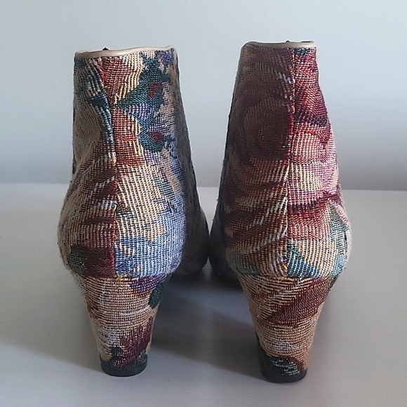 Bait Henderson Floral Booties - Picture 5 of 7